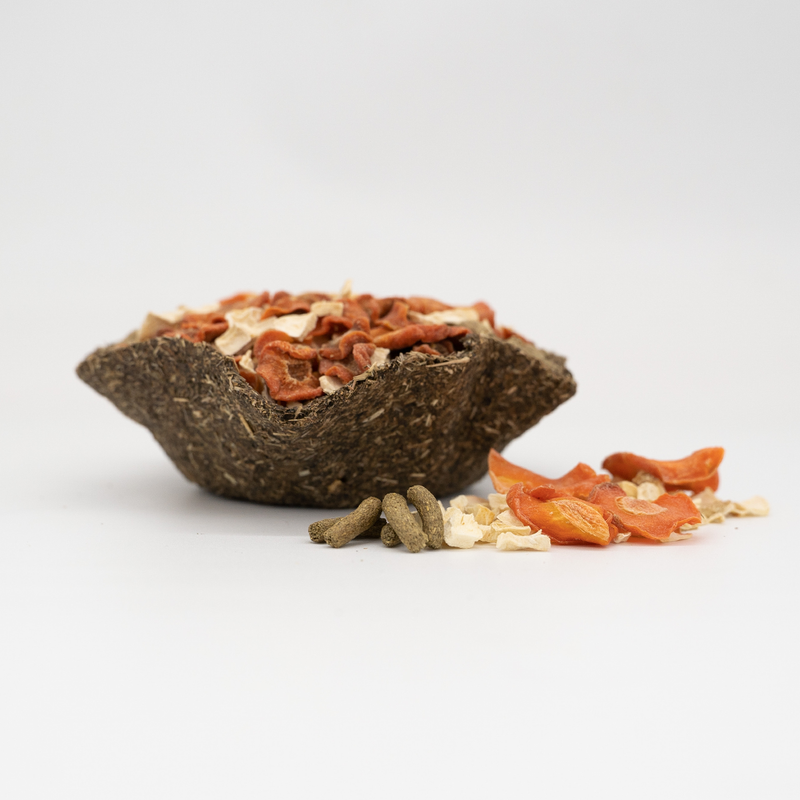 Hø-skålen som godbid/snack bliver fremstillet af Naturhof Schröder ved en skånsom proces til kaniner og gnavere
